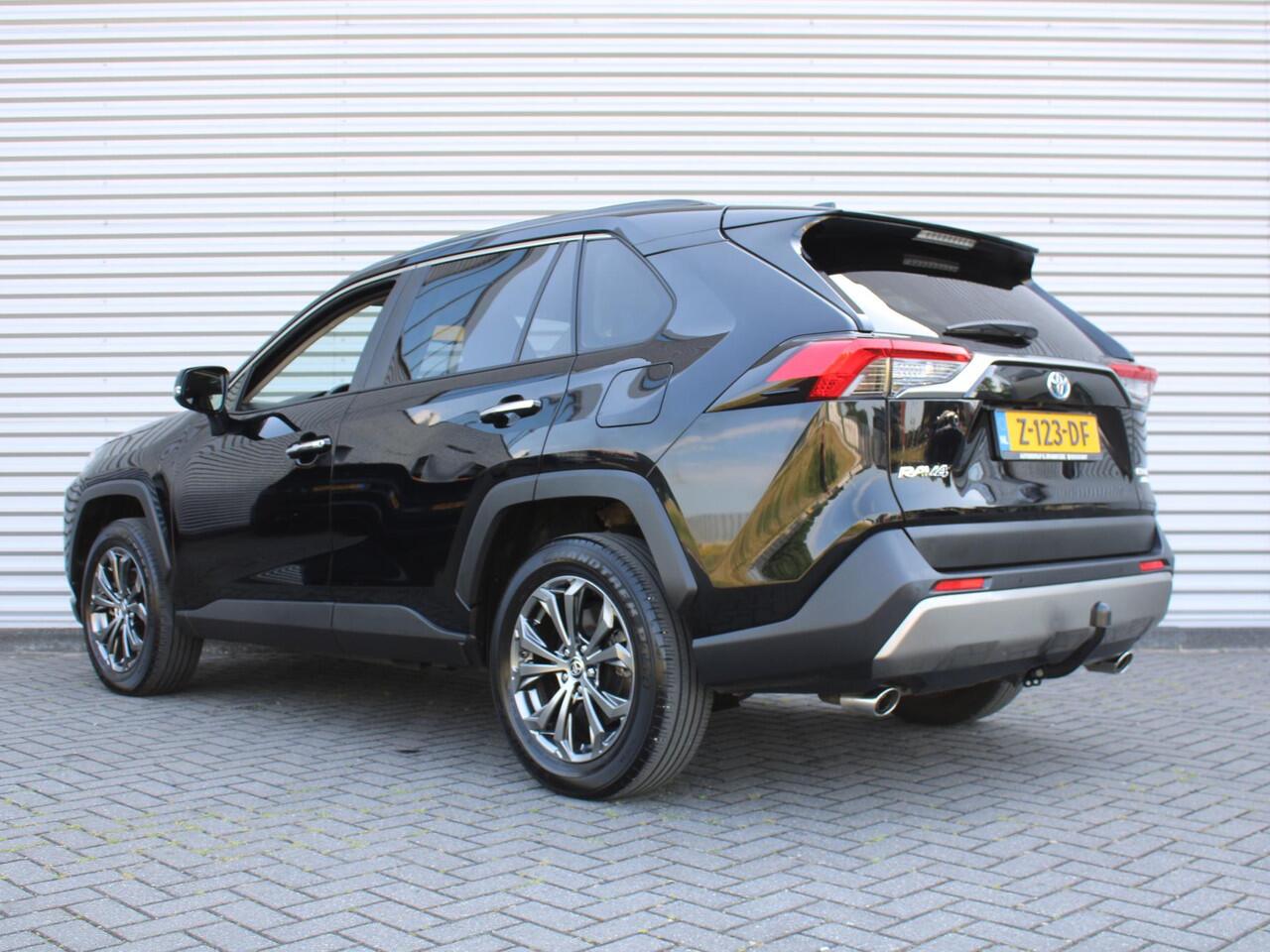 Toyota RAV4 2.5 Hybrid AWD Style | Trekhaak | Schuif-/kantel dak | Stuur-/stoelverwarming | Camera | PDC | Cruise adapt. | 18" LM | Leer |