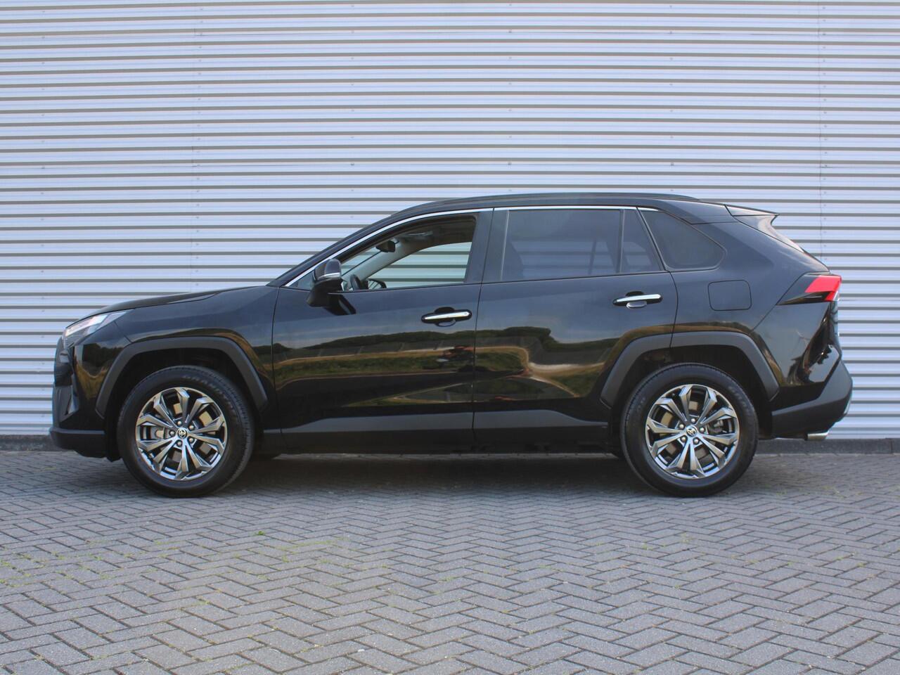Toyota RAV4 2.5 Hybrid AWD Style | Trekhaak | Schuif-/kantel dak | Stuur-/stoelverwarming | Camera | PDC | Cruise adapt. | 18" LM | Leer |