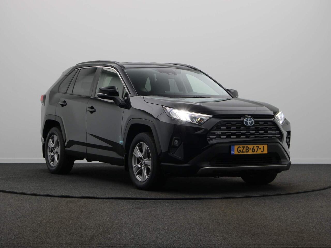 Toyota RAV4 2.5 Hybrid AWD Dynamic | Afneembare Trekhaak | 10 Jaar Garantie! | Geremd 1650kg | Stoelverwarming | Achteruitrijcamera |