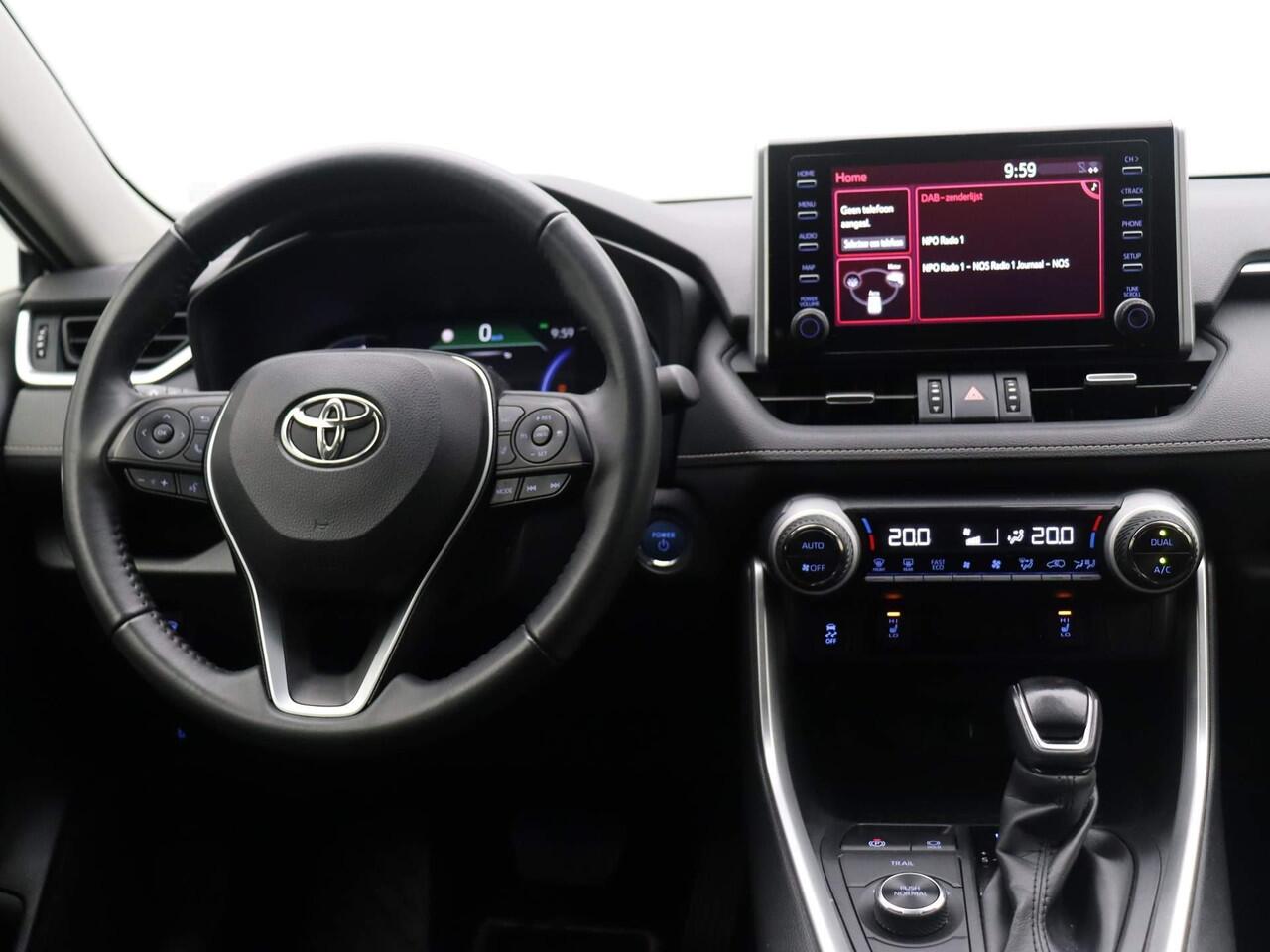 Toyota RAV4 2.5 Hybrid AWD Dynamic | Afneembare Trekhaak | 10 Jaar Garantie! | Geremd 1650kg | Stoelverwarming | Achteruitrijcamera |