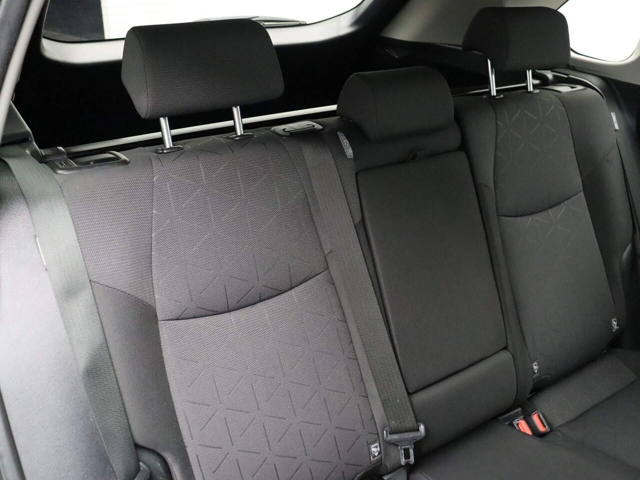 Toyota RAV4 2.5 Hybrid AWD Dynamic | Afneembare Trekhaak | 10 Jaar Garantie! | Geremd 1650kg | Stoelverwarming | Achteruitrijcamera |