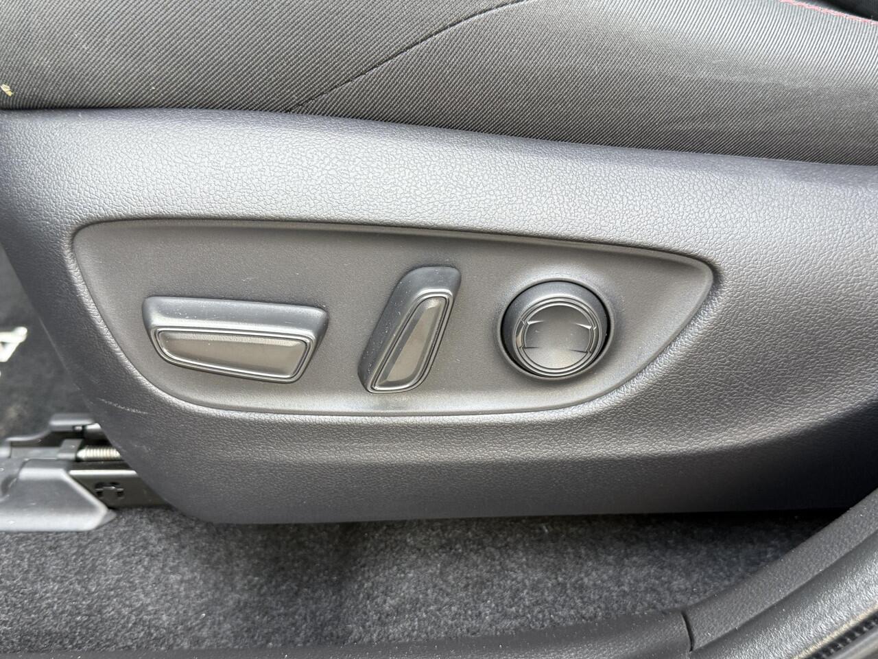 Toyota RAV4 2.5 Plug-in Hybrid AWD Dynamic **STOELVERWARMING/ ELEKTRISCHE STOEL/ APPLE CARPLAY/ ELEKTRISCHE ACHTERKLEP/ 36 MAANDEN GARANTIE**