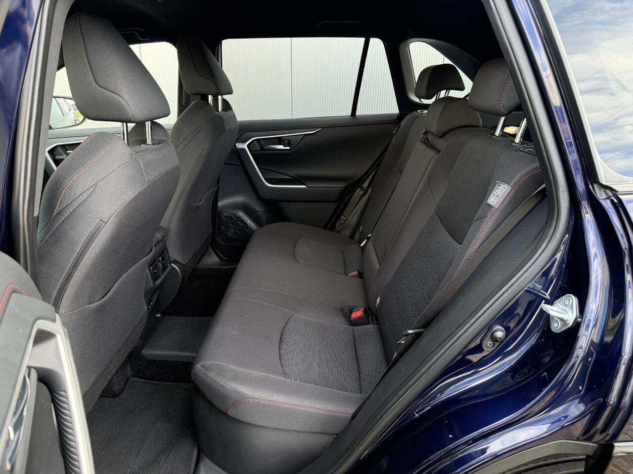 Toyota RAV4 2.5 Plug-in Hybrid AWD Dynamic **STOELVERWARMING/ ELEKTRISCHE STOEL/ APPLE CARPLAY/ ELEKTRISCHE ACHTERKLEP/ 36 MAANDEN GARANTIE**