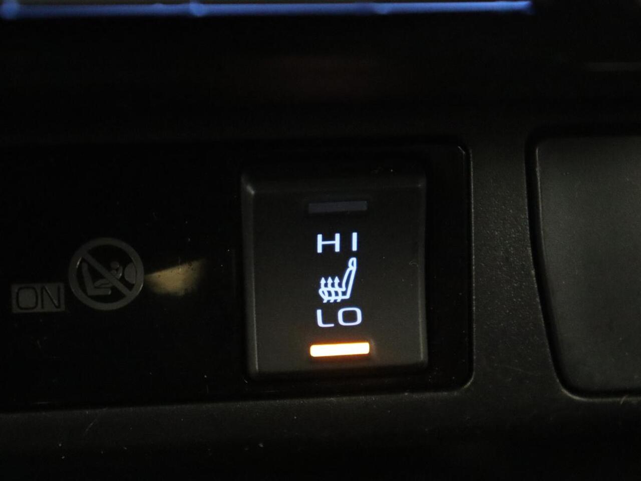 Toyota RAV4 2.5 Plug-in Hybrid AWD Dynamic | Trekhaak | Stoelverwarming | Adaptive cruise | Carplay | Achterbankverwarming | Full LED | Keyless