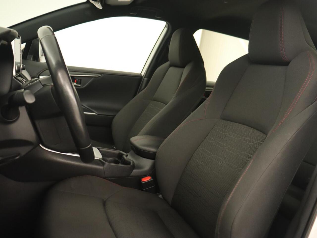 Toyota RAV4 2.5 Plug-in Hybrid AWD Dynamic | Trekhaak | Stoelverwarming | Adaptive cruise | Carplay | Achterbankverwarming | Full LED | Keyless