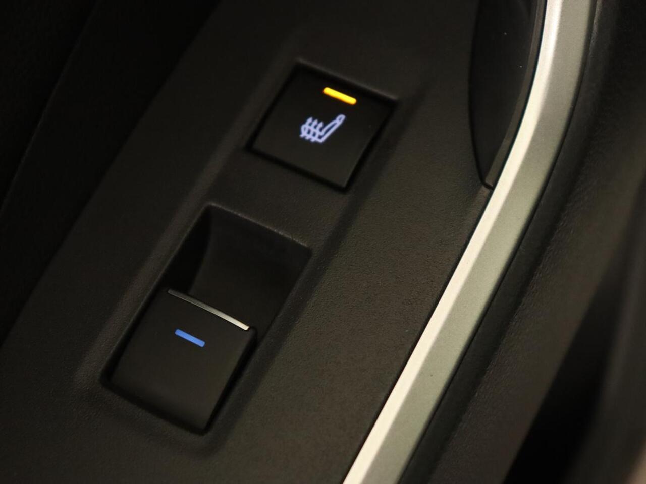 Toyota RAV4 2.5 Plug-in Hybrid AWD Dynamic | Trekhaak | Stoelverwarming | Adaptive cruise | Carplay | Achterbankverwarming | Full LED | Keyless