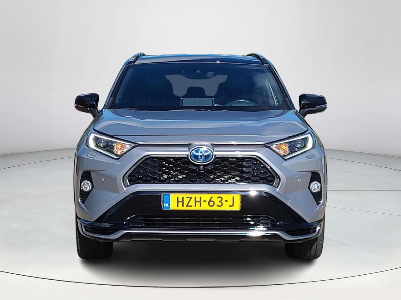 Toyota RAV4 2.5 Plug-in Hybrid AWD Bi-Tone Plus | Gekoelde stoelen | Apple CarPlay | Blindspot | Rijklaarprijs incl. garantie |