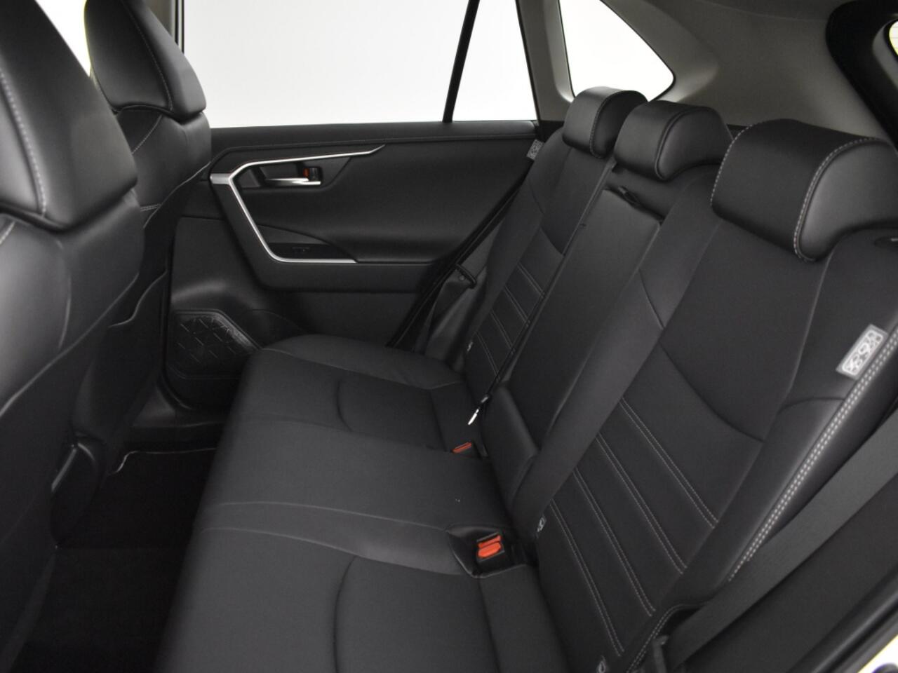 Toyota RAV4 2.5 Hybrid Style Edition | Stuur en Stoelverming | PDC V+A