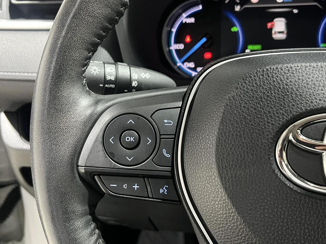 Toyota RAV4 2.5 Hybrid AWD Executive | AWD | Afn. Trekhaak | Parkeersensoren V+A | Leer | BSM | Stoel- & Stuurverwarming