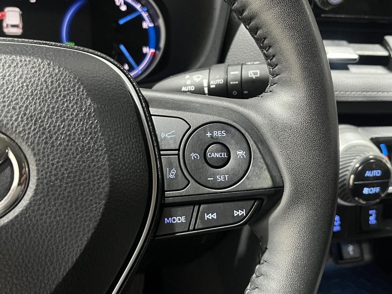 Toyota RAV4 2.5 Hybrid AWD Executive | AWD | Afn. Trekhaak | Parkeersensoren V+A | Leer | BSM | Stoel- & Stuurverwarming