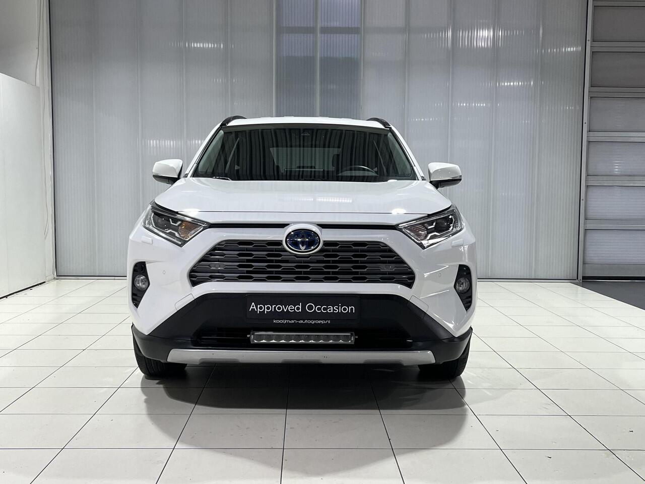 Toyota RAV4 2.5 Hybrid AWD Executive | AWD | Afn. Trekhaak | Parkeersensoren V+A | Leer | BSM | Stoel- & Stuurverwarming