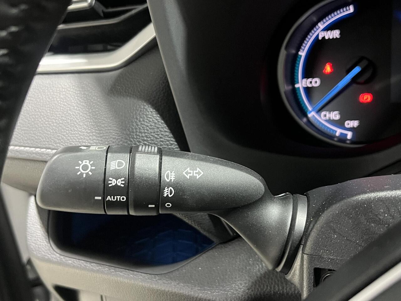 Toyota RAV4 2.5 Hybrid AWD Executive | AWD | Afn. Trekhaak | Parkeersensoren V+A | Leer | BSM | Stoel- & Stuurverwarming