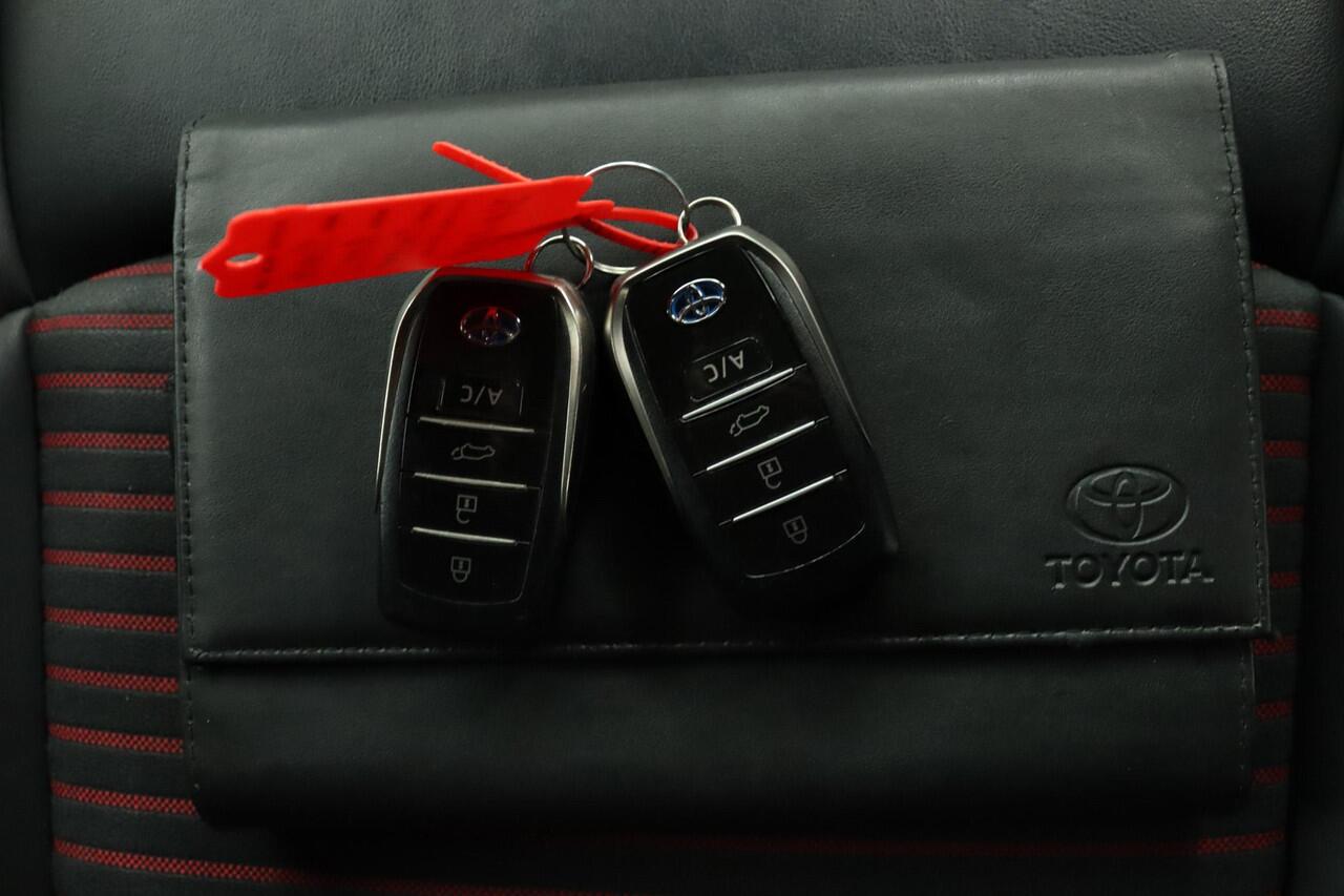 Toyota RAV4 2.5 Plug-in Hybrid AWD Style | Adaptive Cruise Control| Achteruitrijcamera | Stoel- en Stuurverwarming | Panoramadak | Trekhaak | 1500 kg Trekgewicht |