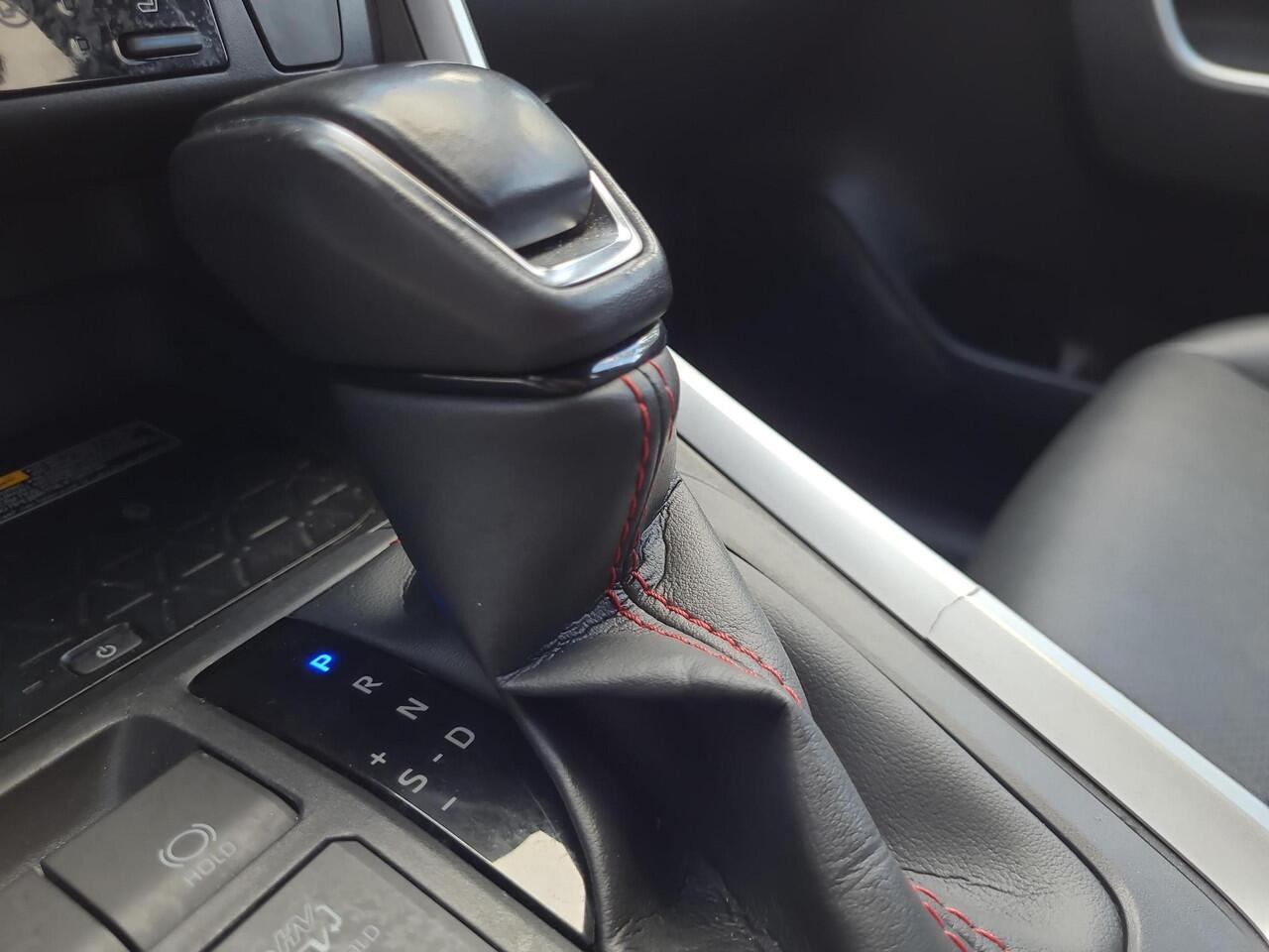 Toyota RAV4 2.5 Plug-in Hybrid AWD Bi-Tone Plus | Gekoelde stoelen | Apple CarPlay | Blindspot | Rijklaarprijs incl. garantie |