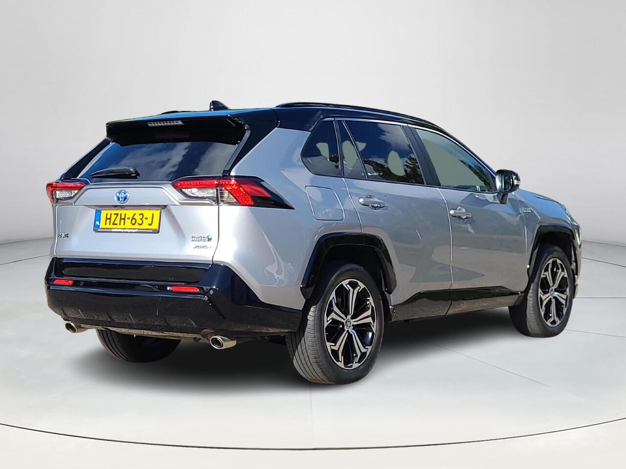 Toyota RAV4 2.5 Plug-in Hybrid AWD Bi-Tone Plus | Gekoelde stoelen | Apple CarPlay | Blindspot | Rijklaarprijs incl. garantie |