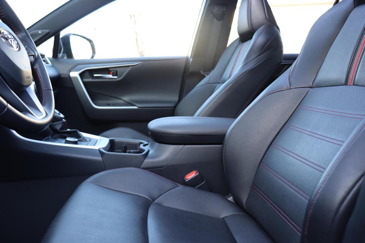 Toyota RAV4 2.5 Plug-in Hybrid AWD Bi-Tone Plus, Panoramadak , Head-Up Display , Trekhaak