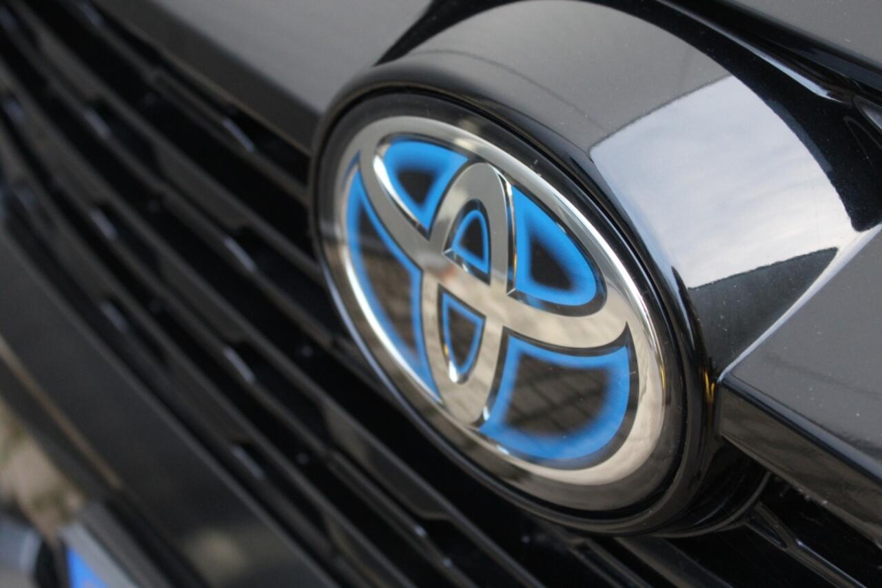 Toyota RAV4 2.5 Hybrid AWD Black Edition / JBL / PDC / Trekhaak 1650KG