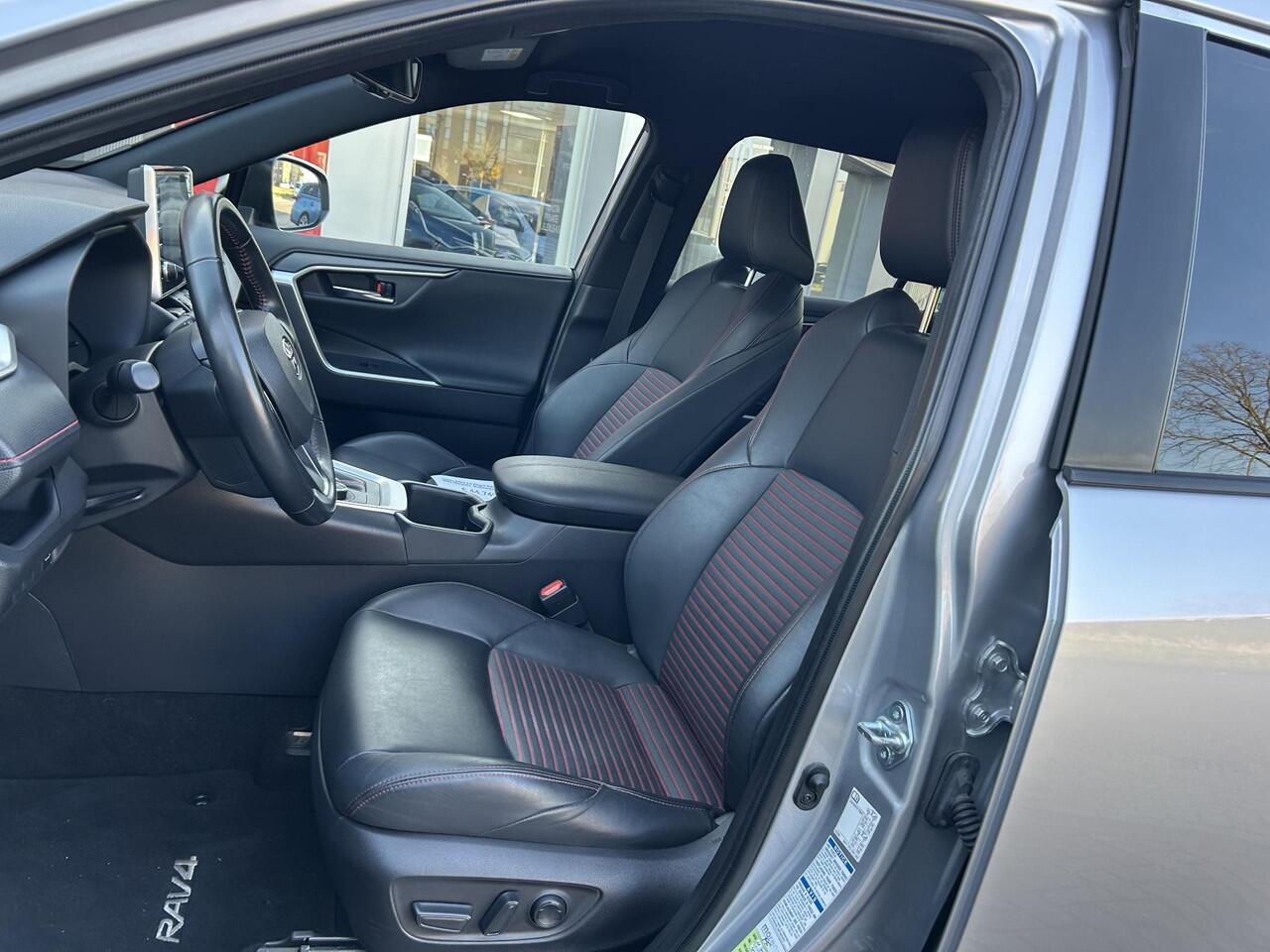 Toyota RAV4 2.5 Plug-in Hybrid AWD Style Navigatie, Stoelverwarming, Dodehoek detectie, Achteruitrijcamera, Elek. zetel, LED, Privacy glass, Smart Key