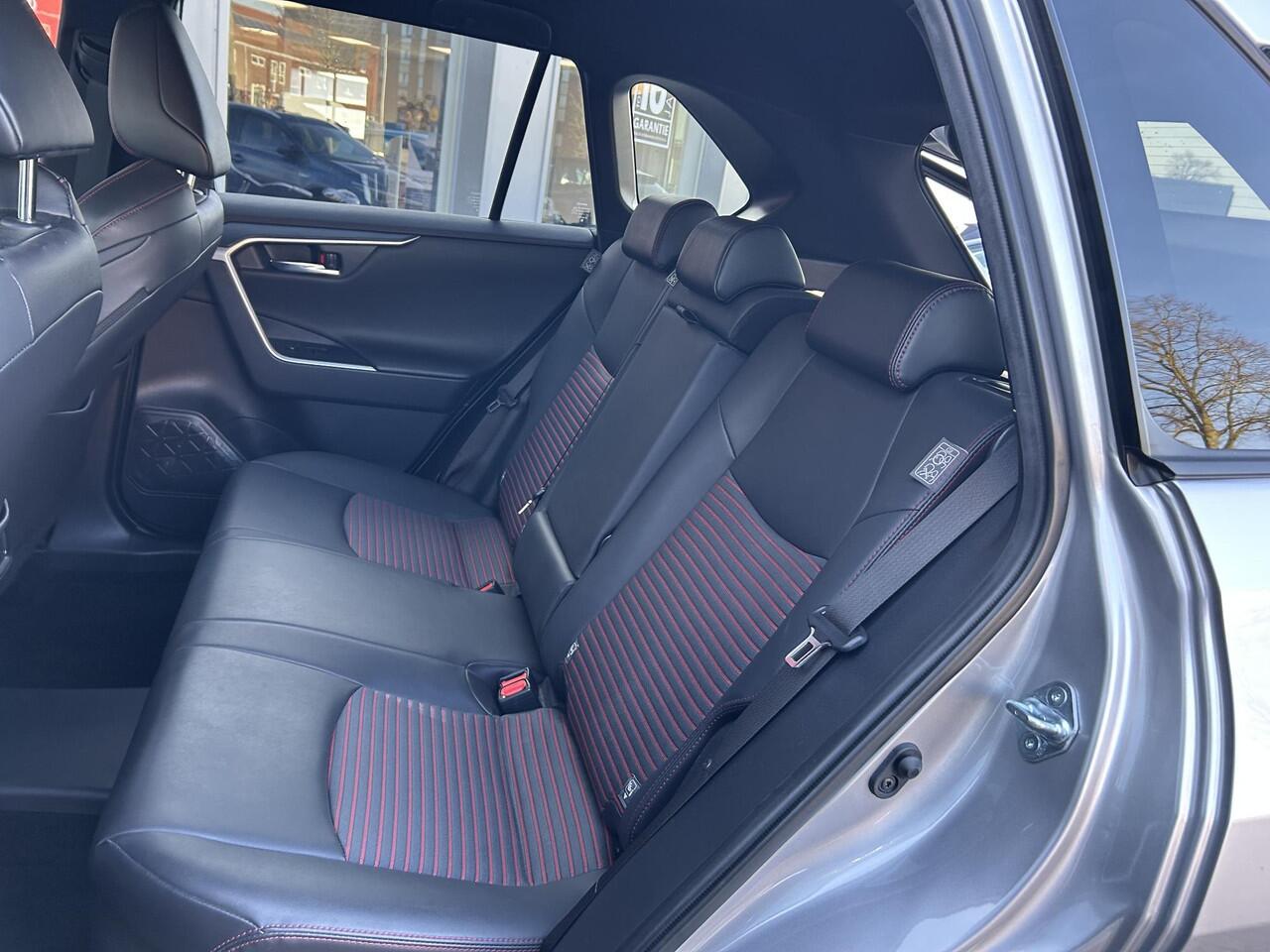 Toyota RAV4 2.5 Plug-in Hybrid AWD Style Navigatie, Stoelverwarming, Dodehoek detectie, Achteruitrijcamera, Elek. zetel, LED, Privacy glass, Smart Key