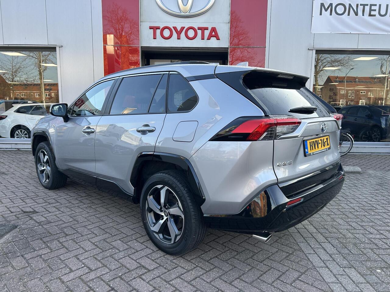 Toyota RAV4 2.5 Plug-in Hybrid AWD Style Navigatie, Stoelverwarming, Dodehoek detectie, Achteruitrijcamera, Elek. zetel, LED, Privacy glass, Smart Key