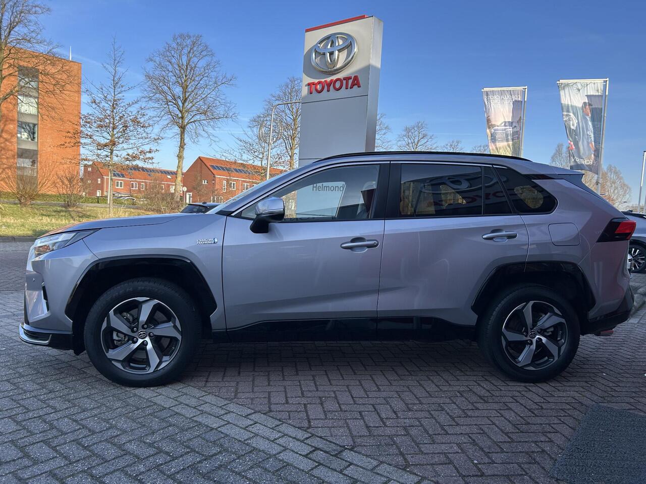 Toyota RAV4 2.5 Plug-in Hybrid AWD Style Navigatie, Stoelverwarming, Dodehoek detectie, Achteruitrijcamera, Elek. zetel, LED, Privacy glass, Smart Key