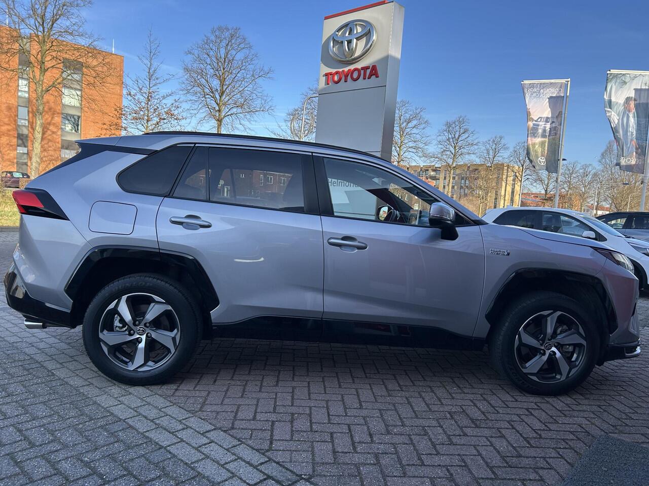 Toyota RAV4 2.5 Plug-in Hybrid AWD Style Navigatie, Stoelverwarming, Dodehoek detectie, Achteruitrijcamera, Elek. zetel, LED, Privacy glass, Smart Key