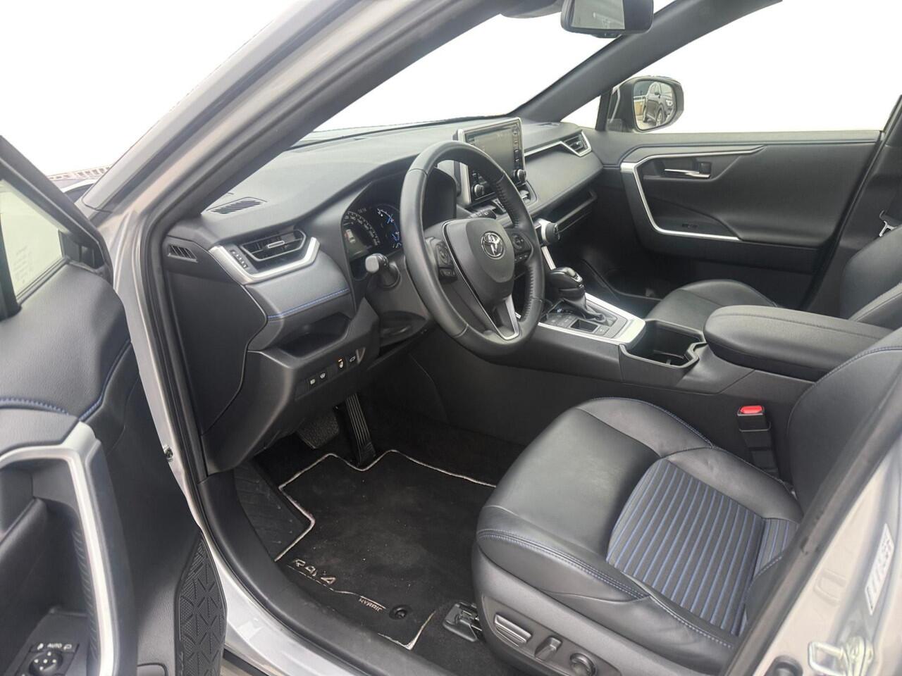 Toyota RAV4 2.5 Hybrid Style | Automaat | Camera | Stoel/Stuur Verwarming | Apple Carplay/Android Auto | Climate Control | Cruise Control Adaptief | DAB |