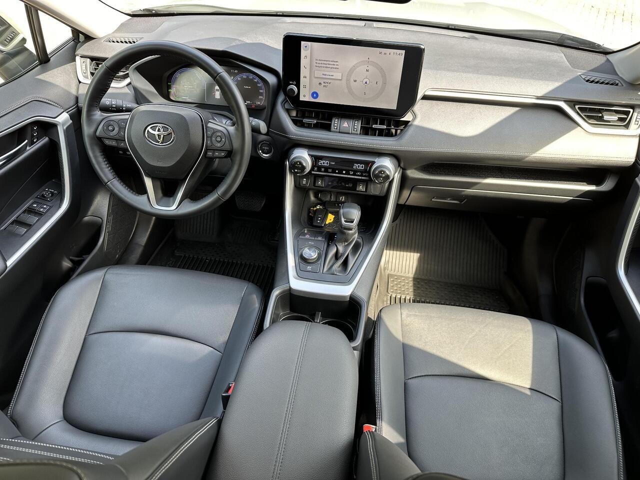 Toyota RAV4 2.5 Hybrid AWD Executive | Trekhaak | Dodehoek detectie | Achteruitrij camera | Keyless | Parkeersensoren | Apple Carplay/Android Auto | Adaptive cruise control | Full LED | Schakelen aan stuur |