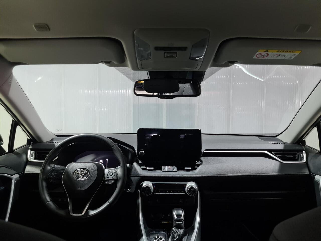 Toyota RAV4 2.5 Hybrid AWD Dynamic | 1650kg trekgewicht | Stoelverwarming | Apple CarPlay/Android auto | Draadloos telefoonlader | Elektr. Achterklep | Adaptive cruise control |