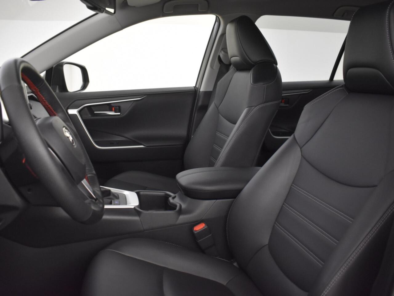 Toyota RAV4 2.5 Hybrid Style Edition | Parkeersensoren V+A | Stuur en Stoelv