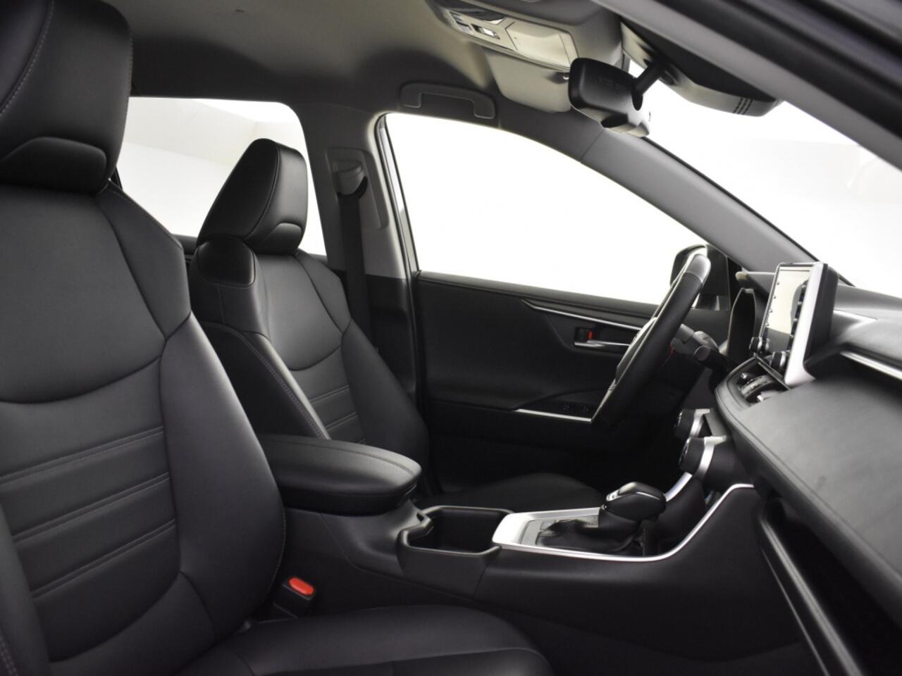 Toyota RAV4 2.5 Hybrid Style Edition | Parkeersensoren V+A | Stuur en Stoelv