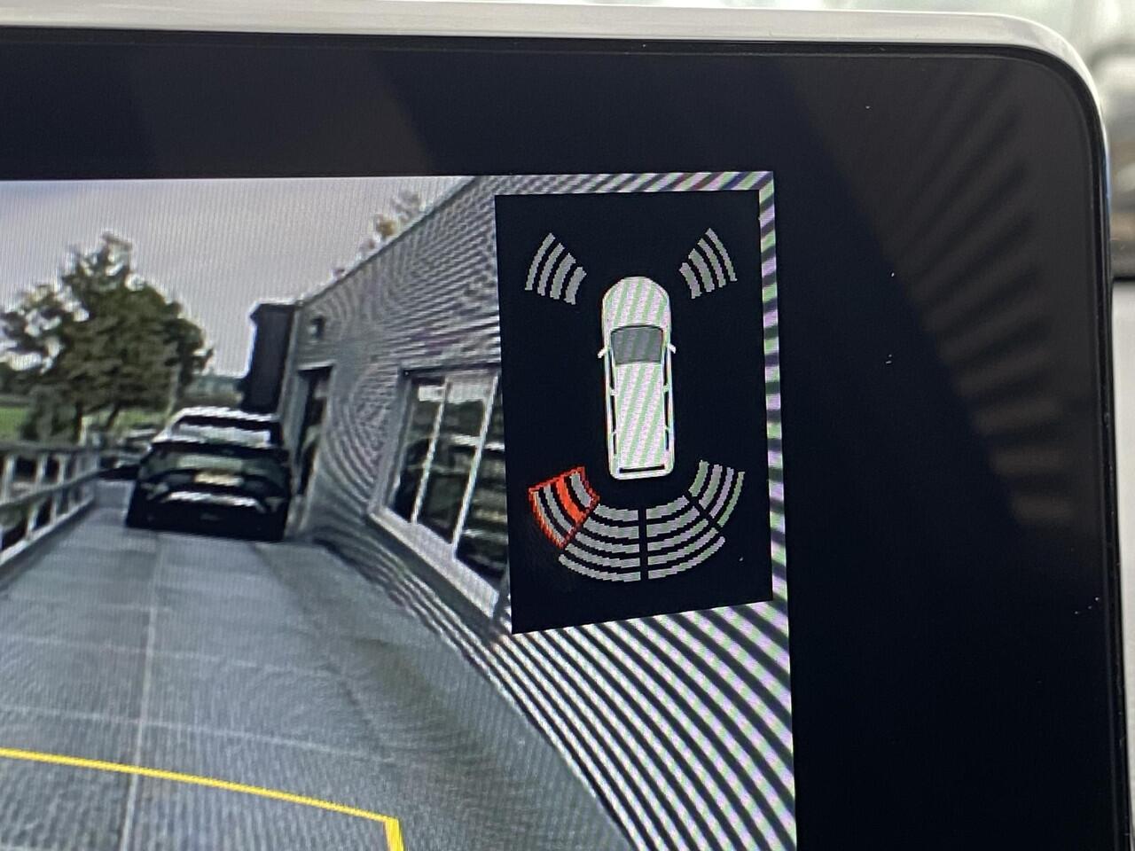 Toyota RAV4 2.5 Plug-in Hybrid AWD Bi-Tone Plus Limited Incl: Dode hoek detectie - AppleCarPlay/AndroidAuto, Stoel en Stuurverwarming, LM velgen, Parkeer hulp camera