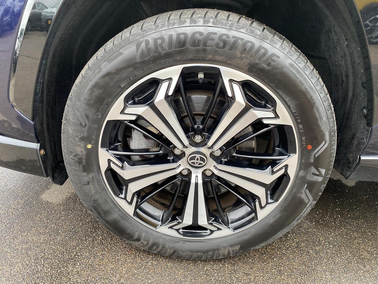 Toyota RAV4 2.5 Plug-in Hybrid AWD Bi-Tone Plus Limited Incl: Dode hoek detectie - AppleCarPlay/AndroidAuto, Stoel en Stuurverwarming, LM velgen, Parkeer hulp camera