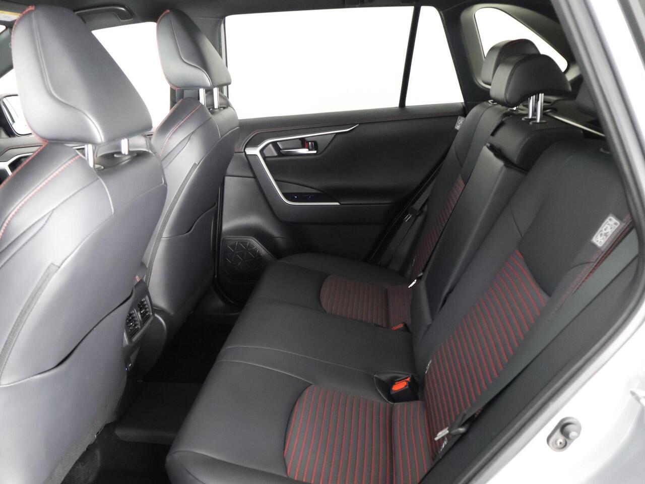 Toyota RAV4 2.5 PLUG-IN AWD STYLE SUZUKI ACROSS 1e EIG. GARANTIE 3-2033.*BI-TONE BODY PACK.HALF LEDER.STOELVERWARMING. CARPLAY. CAMERA.