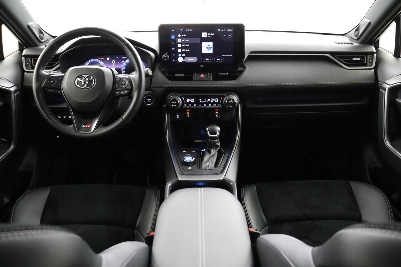 Toyota RAV4 2.5 Hybrid AWD GR Sport | Apple Carplay/Android Auto | JBL Audio | Elektrische Voorstoelen | 360Camera | Stoel/Stuurverwarming | Parkeersensoren |