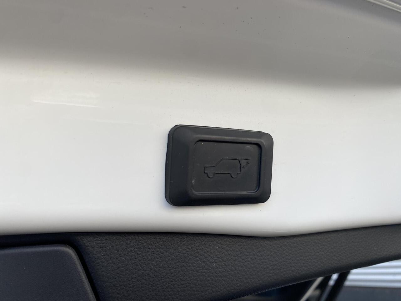 Toyota RAV4 2.5 Hybrid AWD Executive edition Trekhaak 13-polig, Bi-tone zwart dak, dodehoek detectie, seat memory navigatie, Apple CarPlay/Android Auto, stoelverwarming