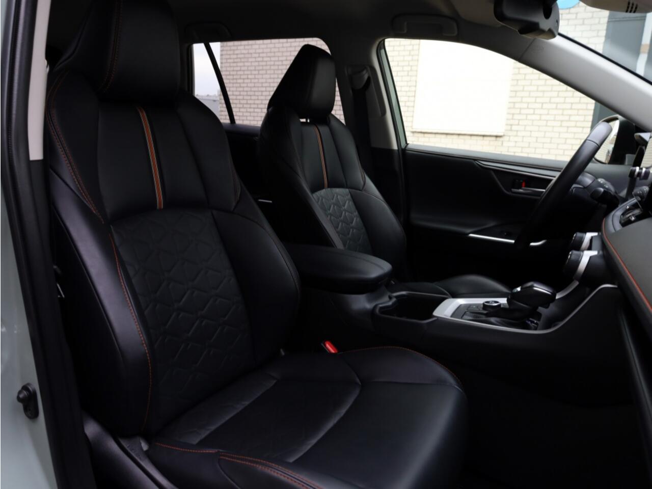 Toyota RAV4 2.5 Hybrid AWD Adventure | Treeplanken | Stoel/Stuurwielverwarm