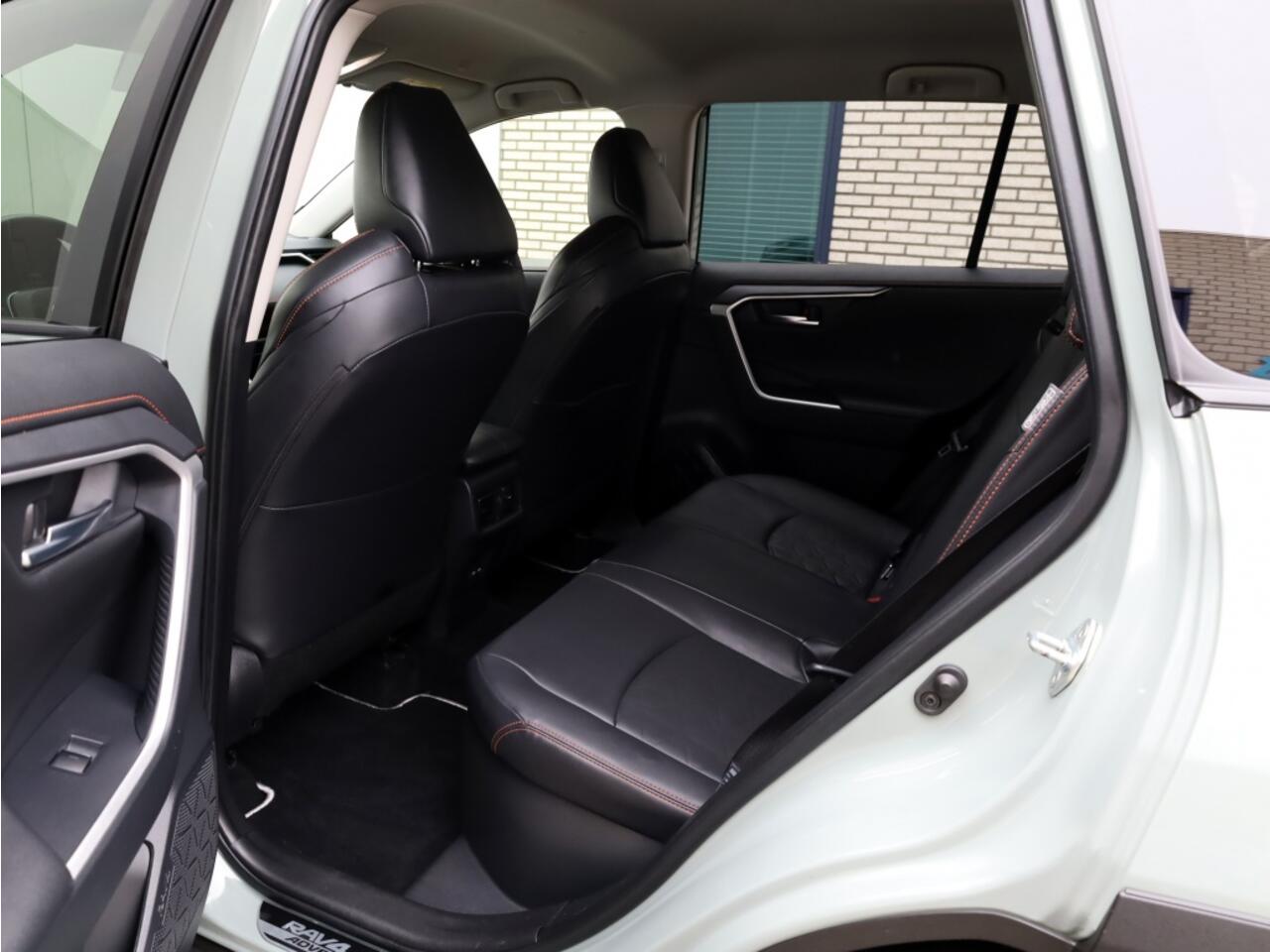 Toyota RAV4 2.5 Hybrid AWD Adventure | Treeplanken | Stoel/Stuurwielverwarm