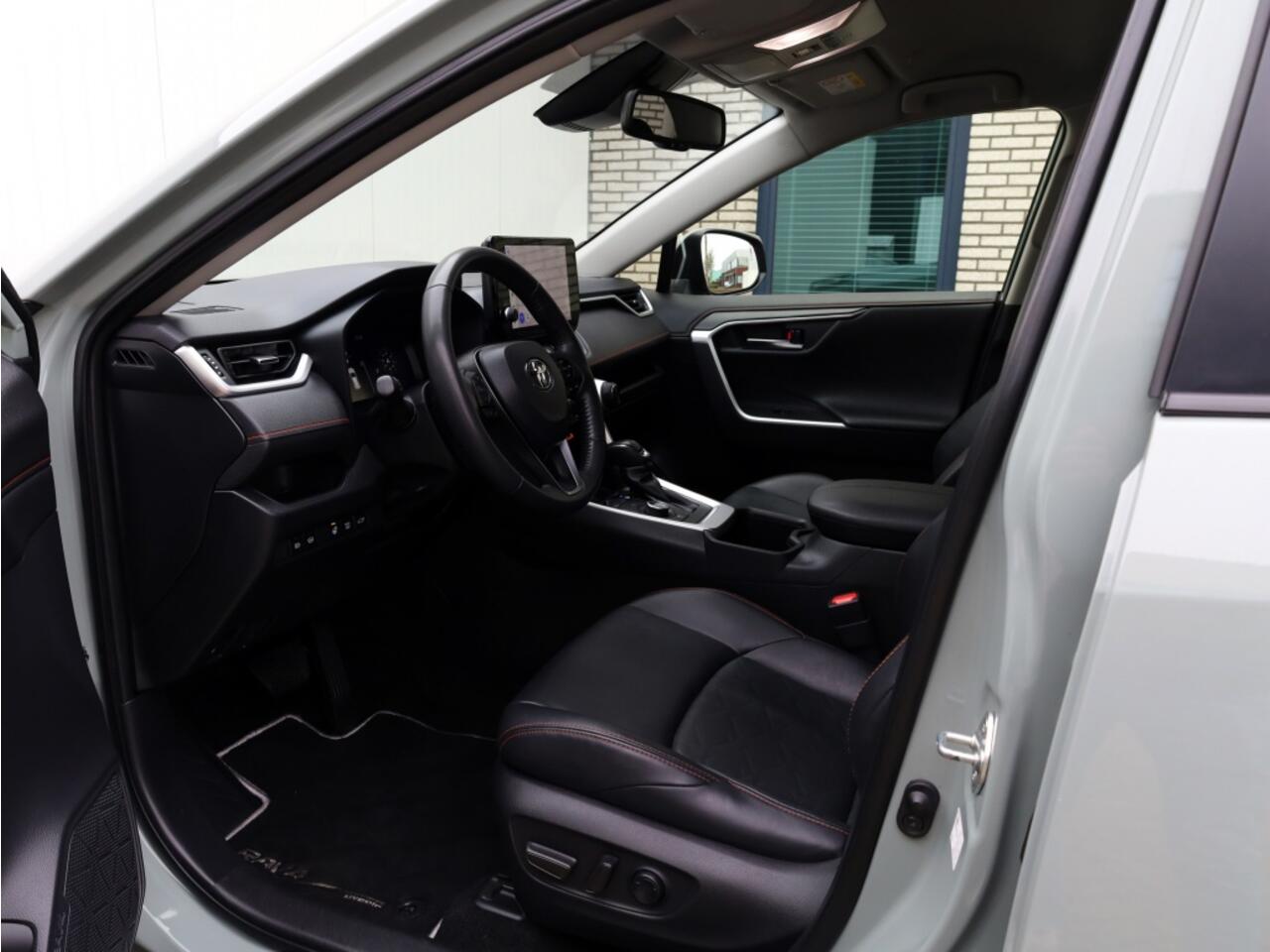 Toyota RAV4 2.5 Hybrid AWD Adventure | Treeplanken | Stoel/Stuurwielverwarm