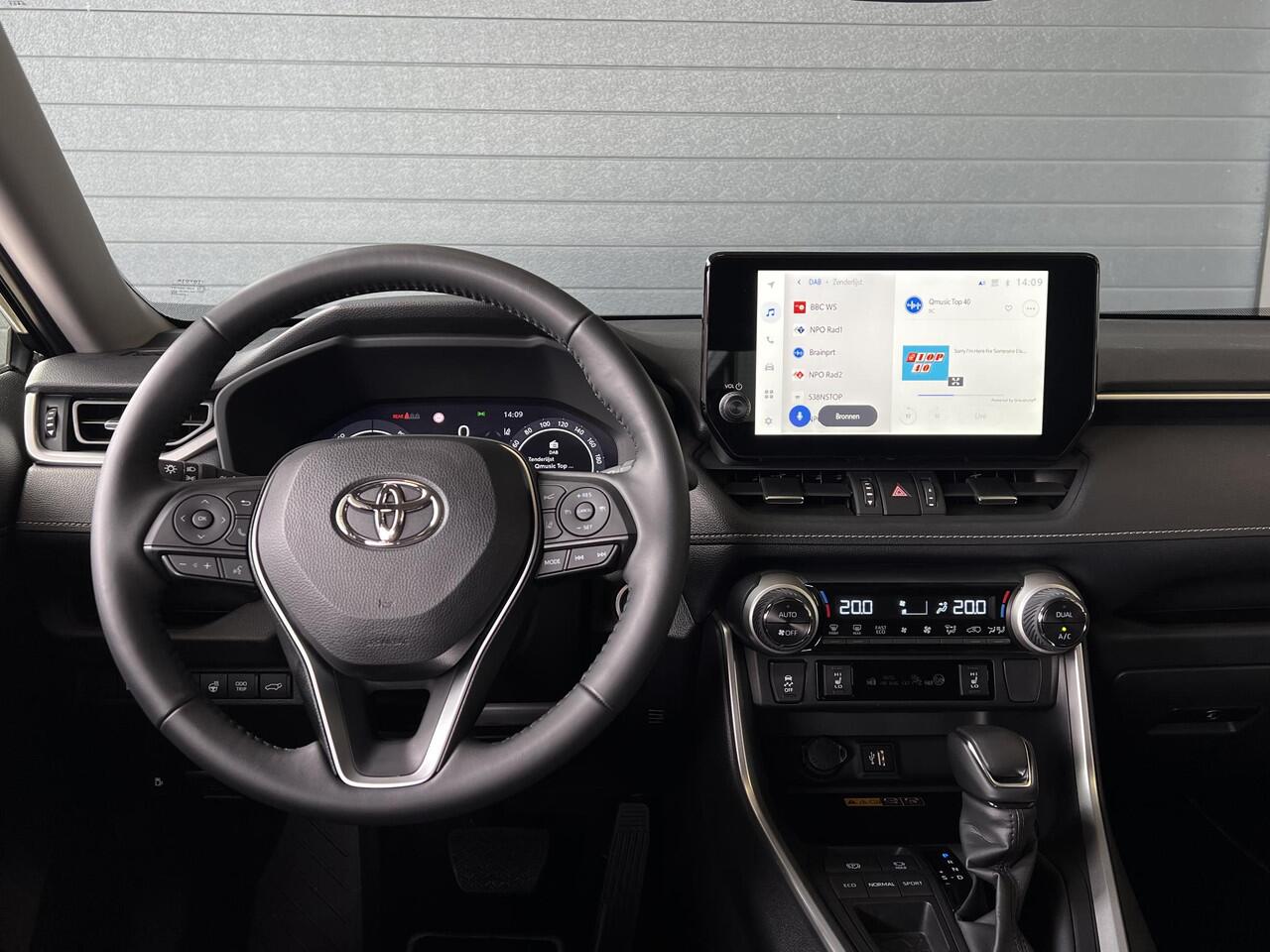 Toyota RAV4 2.5 Hybrid Team D | Dodehoek | PDC V+A | Stoel&Stuur verw. | Elektr.Achterklep | All-in rijklaarprijs