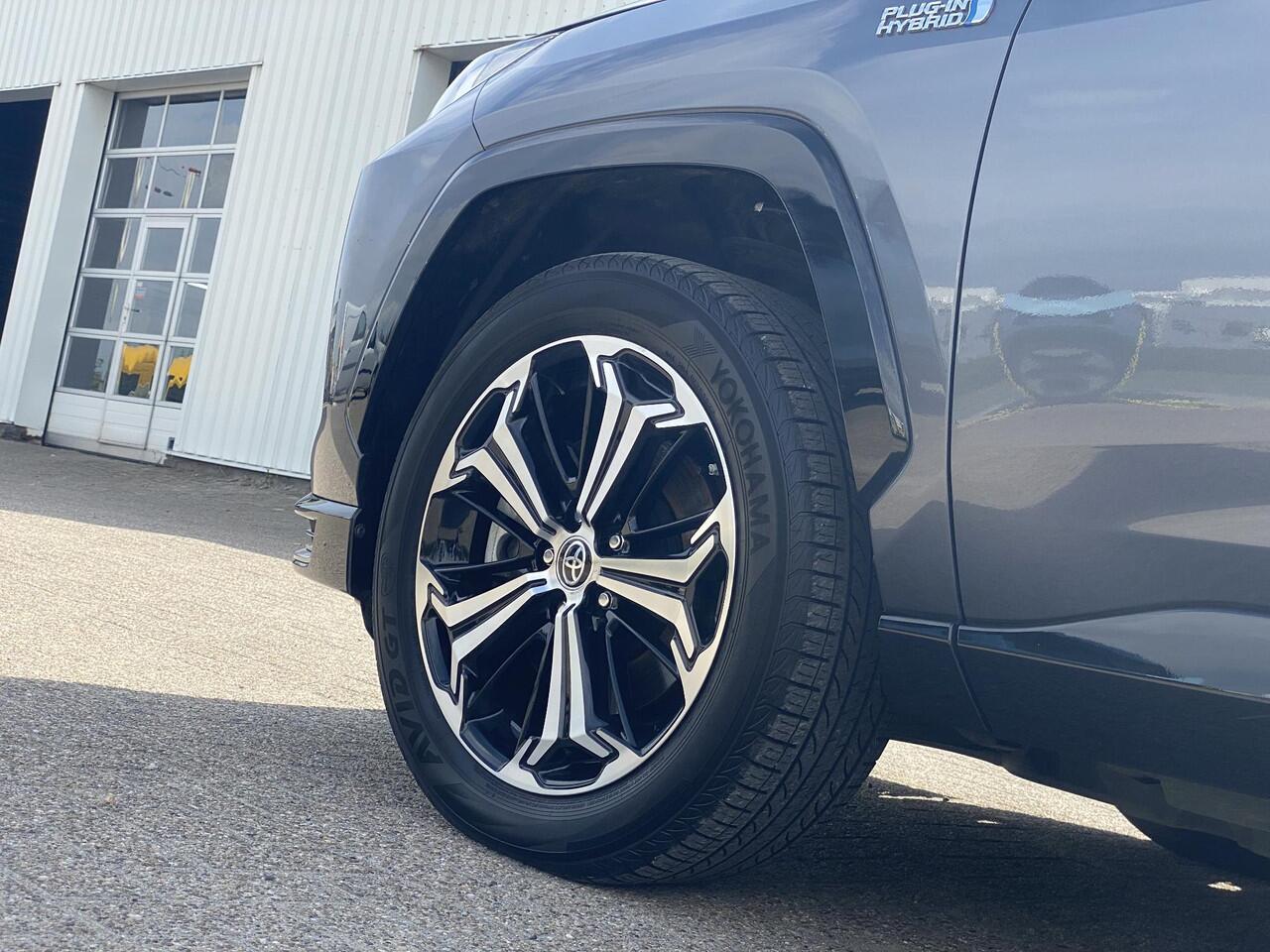 Toyota RAV4 2.5 Plug-in Hybrid AWD GR SPORT | Stoelverwarming | Stuurwielverwarming | Climate Control | Head Up Display