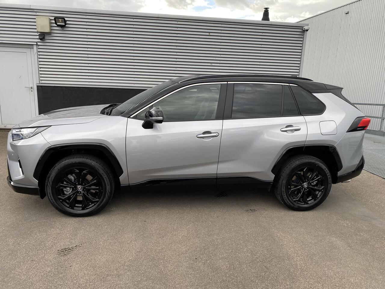 Toyota RAV4 2.5 Hybrid AWD Bi-tone Trekhaak, stoel- & stuurverwarming, keyless, achteruitrij camera, parkeersensoren v&a, navigatie Apple CarPlay/Android Auto