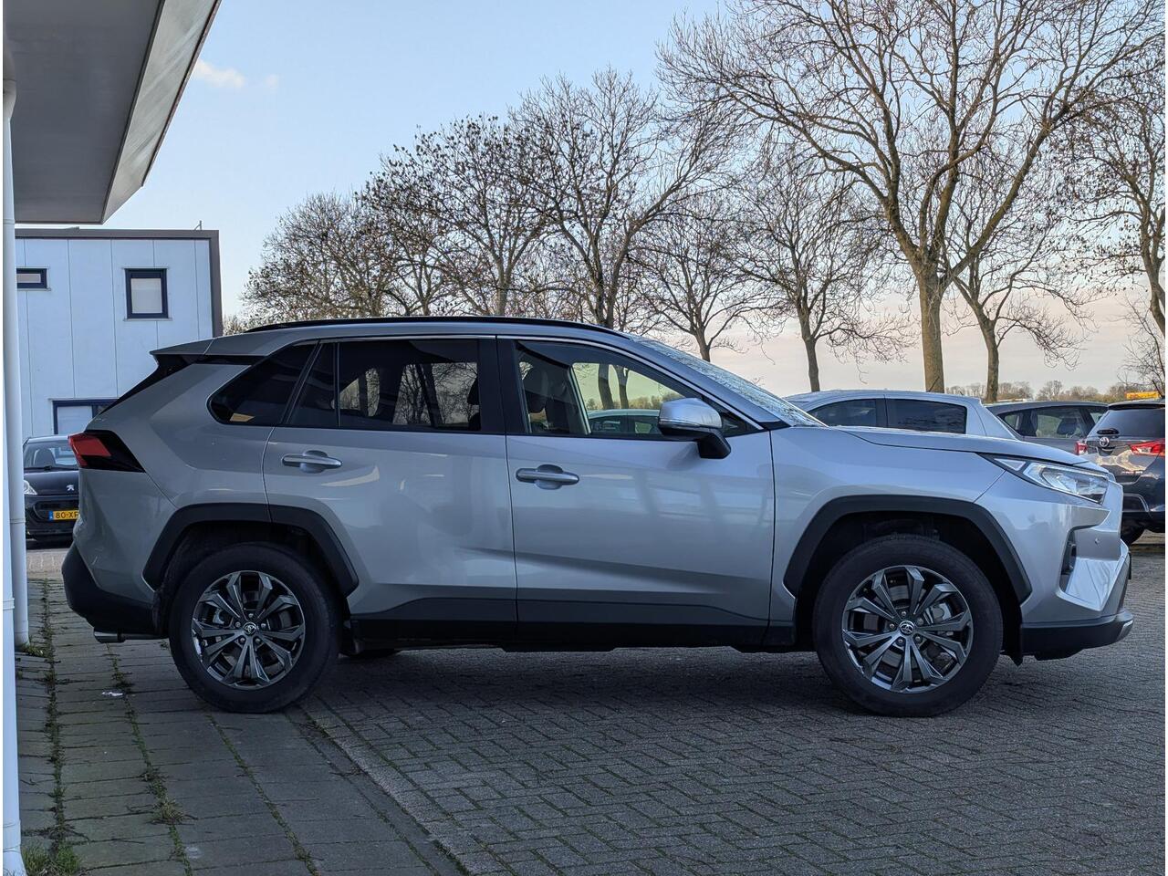 Toyota RAV4 2.5 Hybrid Dynamic Plus | Dodehoek | Elek. achterklep | PDC V+A | Qi-lader | Camera | Navi