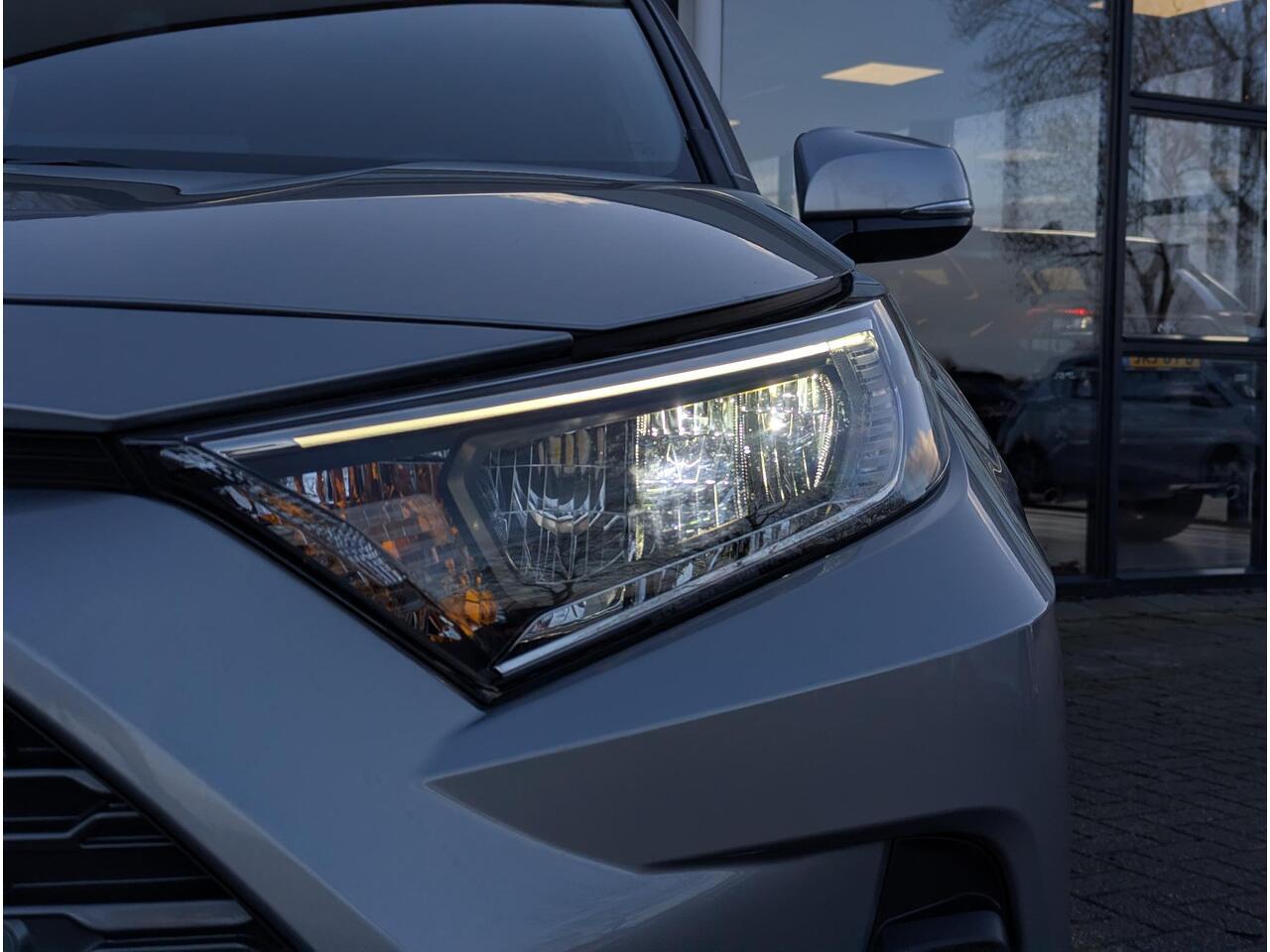 Toyota RAV4 2.5 Hybrid Dynamic Plus | Dodehoek | Elek. achterklep | PDC V+A | Qi-lader | Camera | Navi