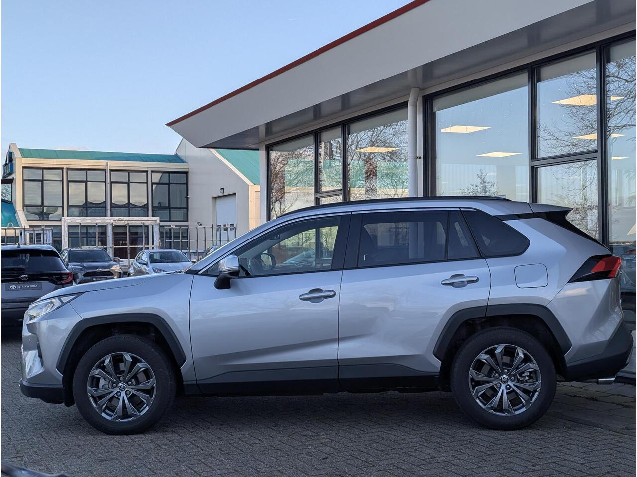 Toyota RAV4 2.5 Hybrid Dynamic Plus | Dodehoek | Elek. achterklep | PDC V+A | Qi-lader | Camera | Navi