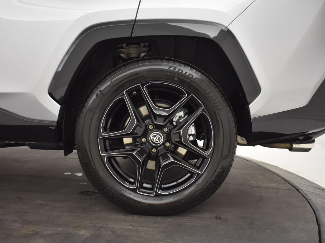 Toyota RAV4 2.5 Hybrid AWD GR SPORT | Memory seat | PDC V+A | BLS | Stuur en