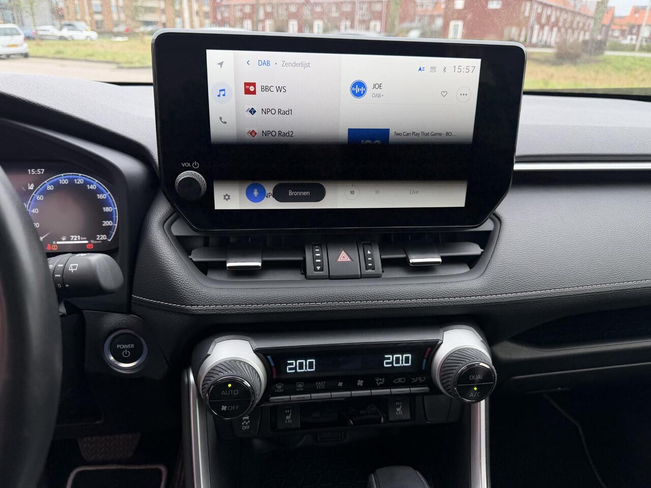 Toyota RAV4 2.5 Hybrid AWD Dynamic Edition | Trekgewicht 1650kg | Stoel- en stuurverwarming | Parkeersensoren v&a | Keyless | Navigatie Apple Carplay/Android Auto |