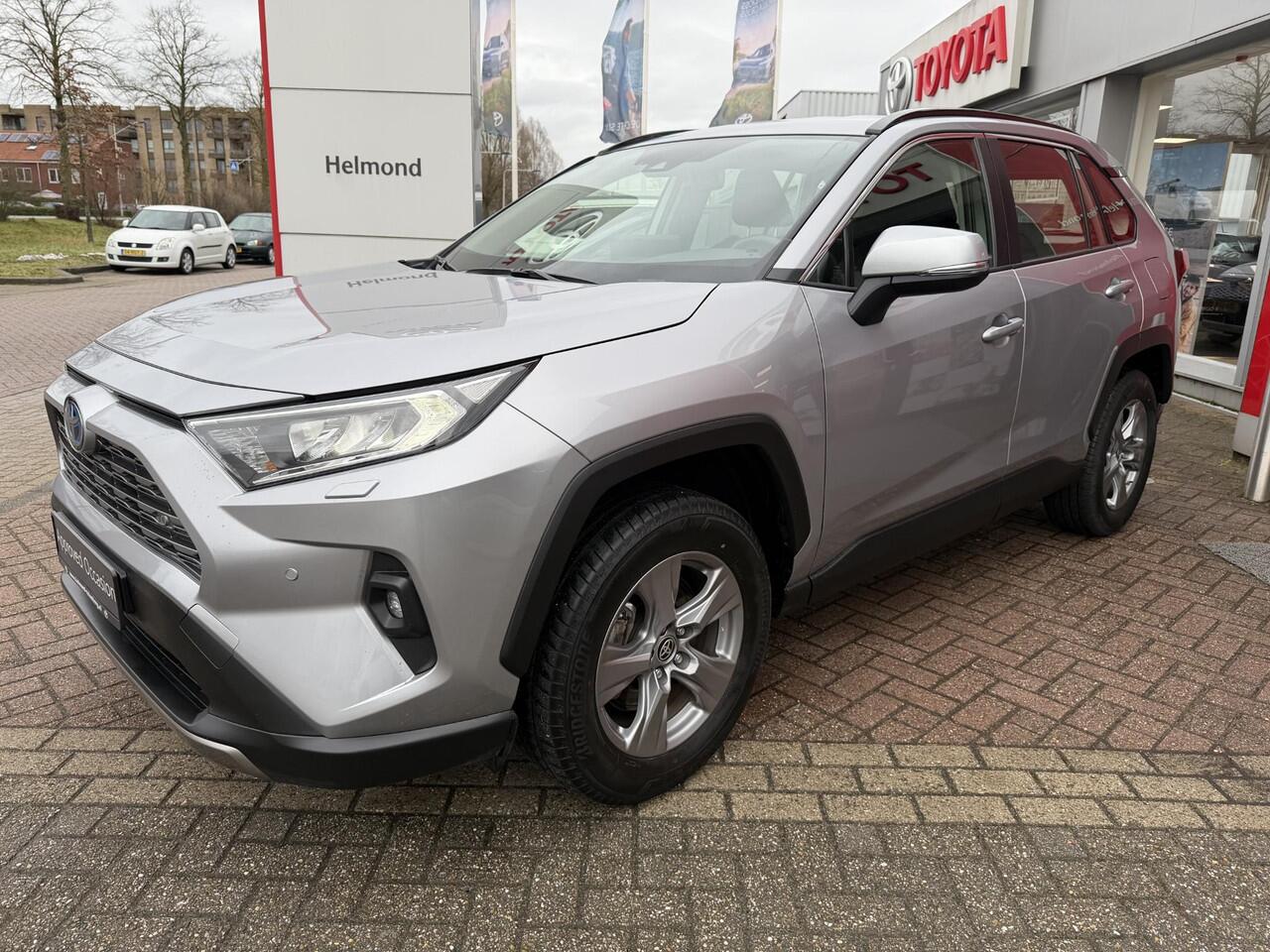 Toyota RAV4 2.5 Hybrid AWD Dynamic Edition | Trekgewicht 1650kg | Stoel- en stuurverwarming | Parkeersensoren v&a | Keyless | Navigatie Apple Carplay/Android Auto |
