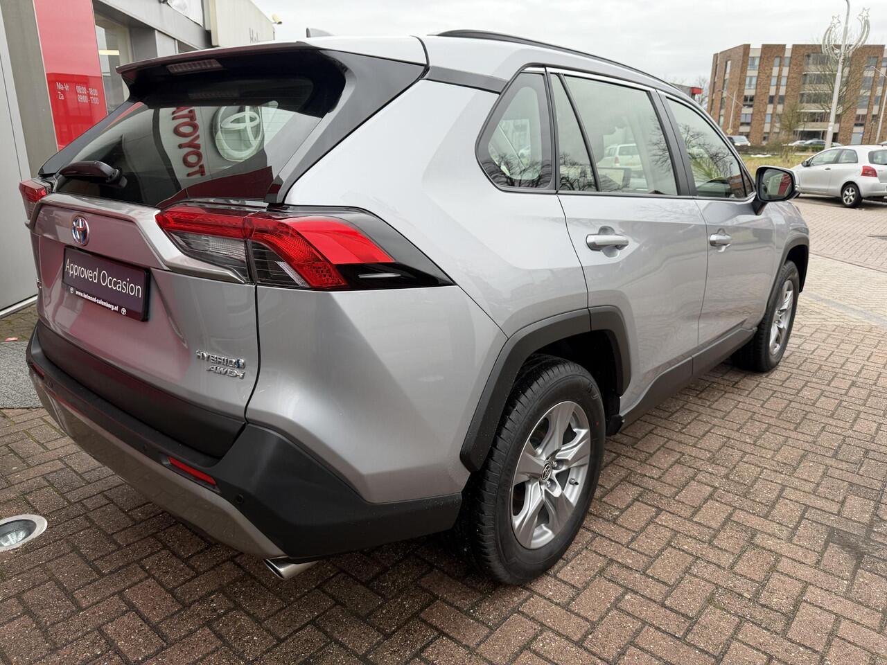 Toyota RAV4 2.5 Hybrid AWD Dynamic Edition | Trekgewicht 1650kg | Stoel- en stuurverwarming | Parkeersensoren v&a | Keyless | Navigatie Apple Carplay/Android Auto |