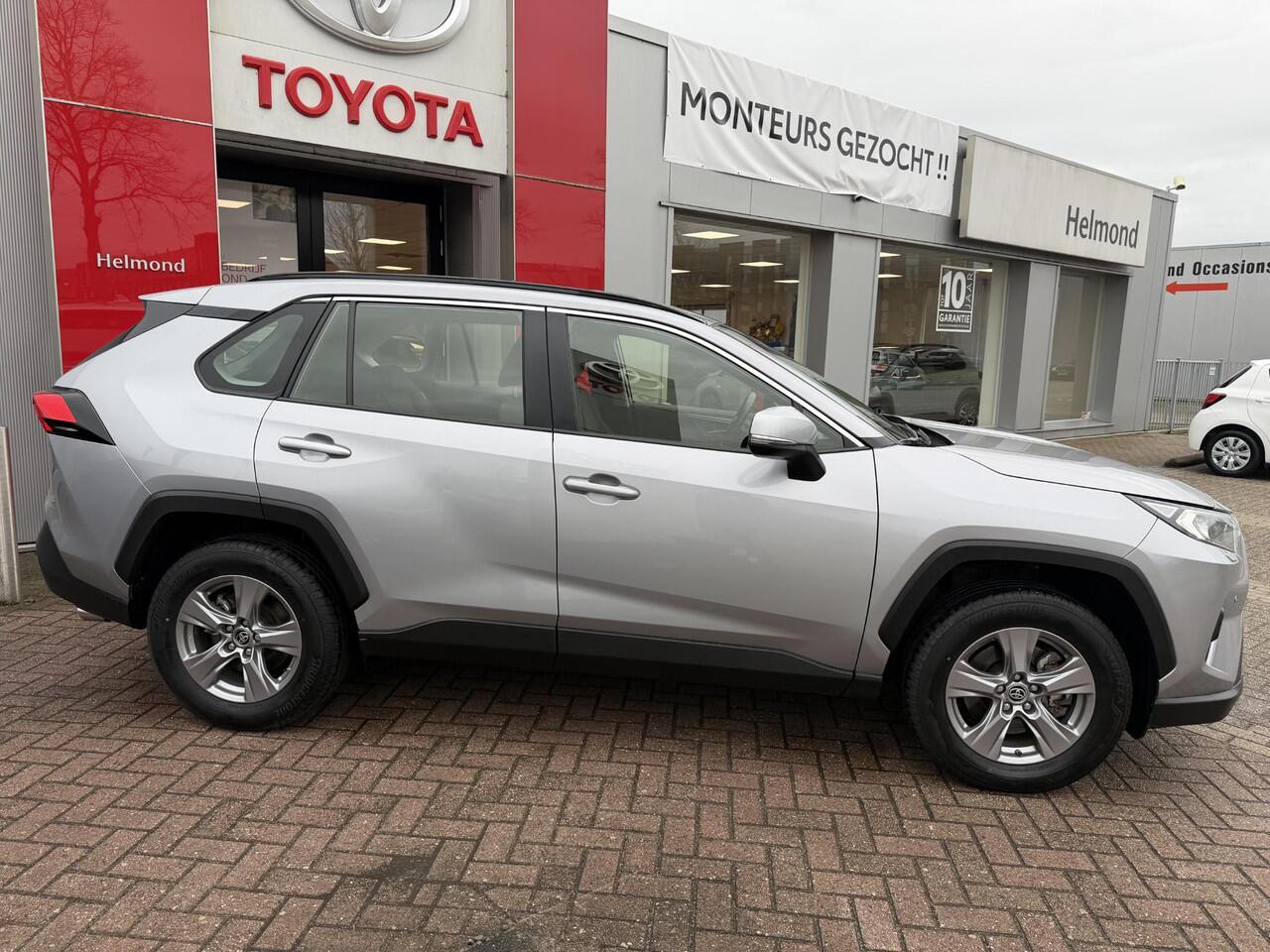 Toyota RAV4 2.5 Hybrid AWD Dynamic Edition | Trekgewicht 1650kg | Stoel- en stuurverwarming | Parkeersensoren v&a | Keyless | Navigatie Apple Carplay/Android Auto |